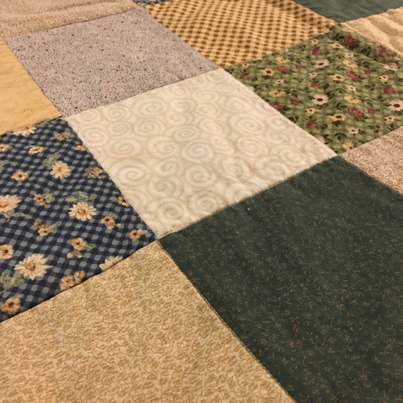 Fall Design Handmade Quilt - Picture 9 of 16